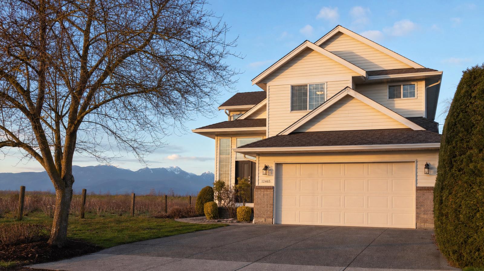 Pitt Meadows home on a flat Fraser Valley lot with the Golden Ears in the distance
